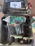 Akumulatorowy klucz udarowy parkside