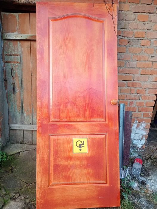 Продам две двери межкомнатныей