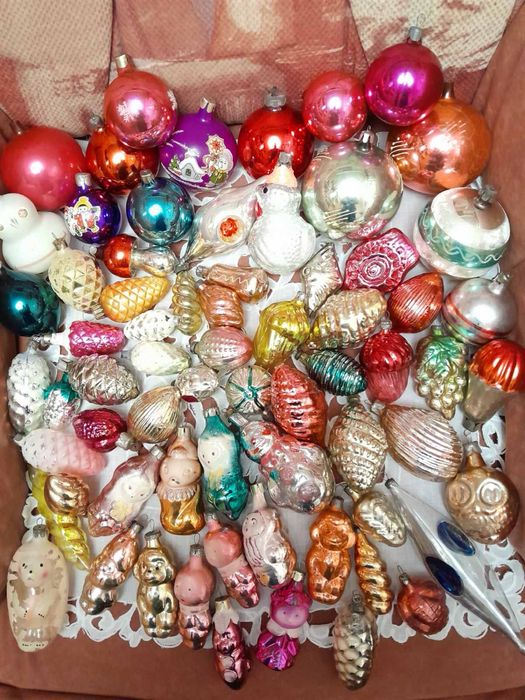 Старі,новорічні,скляні іграшки