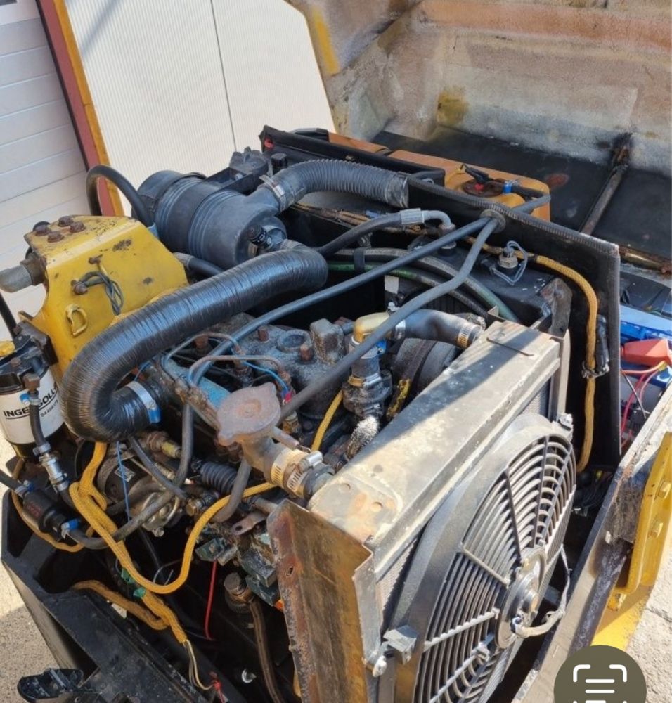 Walec wibracyjny CAT CB214E