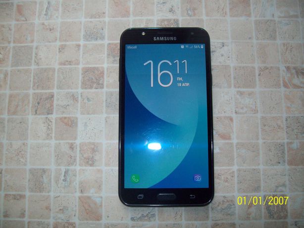 Телефон Samsung Galaxy j7 NEO.