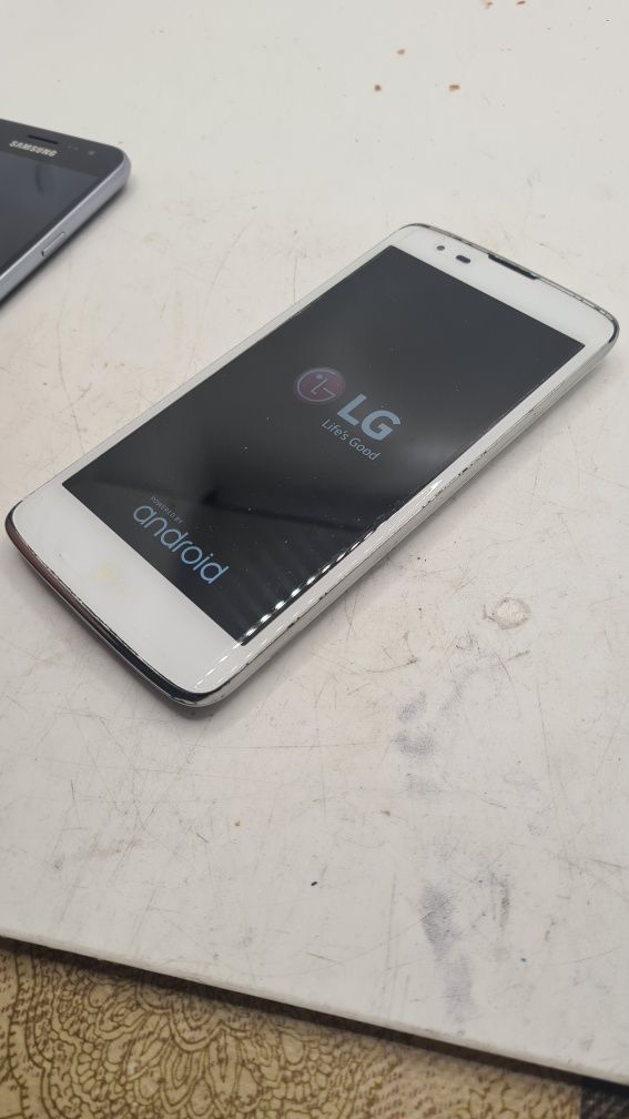 Lg K8 wisi na logo