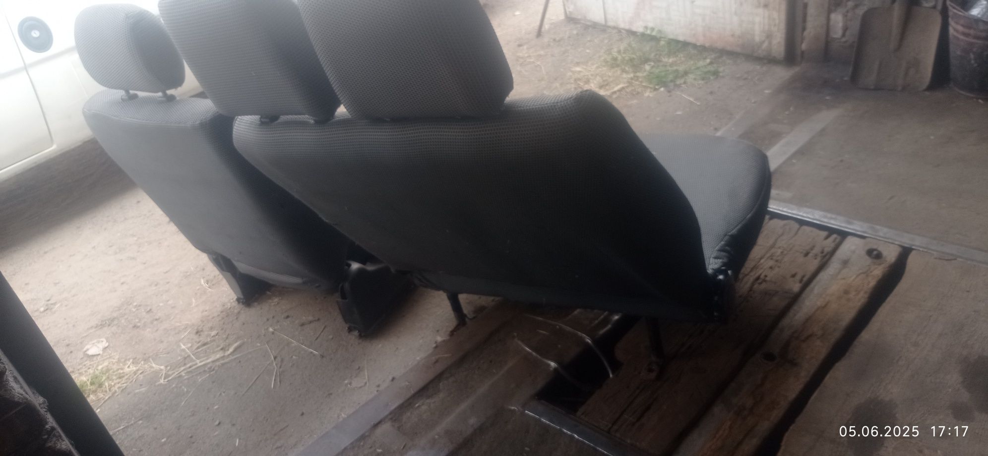 Продам сиденья на Бус