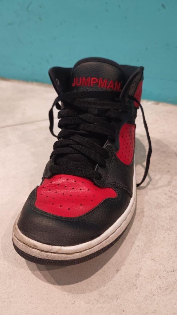 Buty Nike typu Jordan.