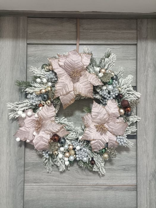 Новорічні віночки і композиції