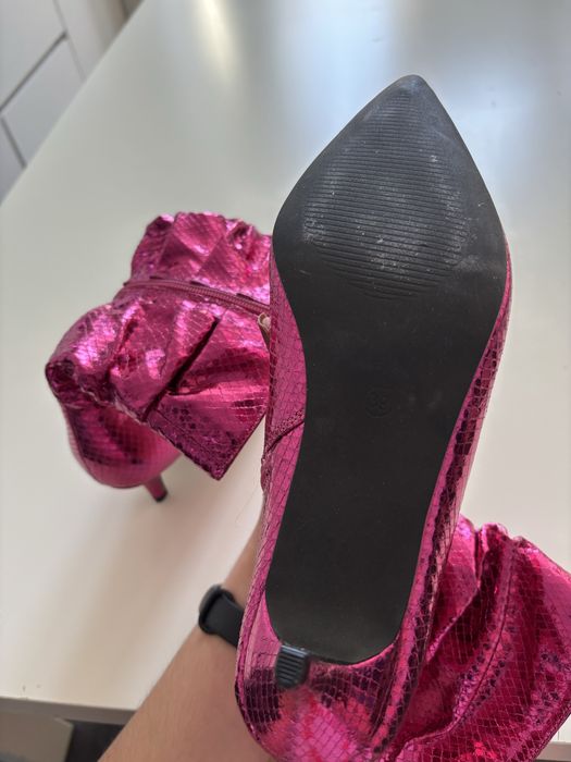 Buty na obcasie błyszcząca fuksja