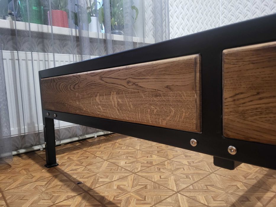 Ліжко металеве для спальні в стилі лофт