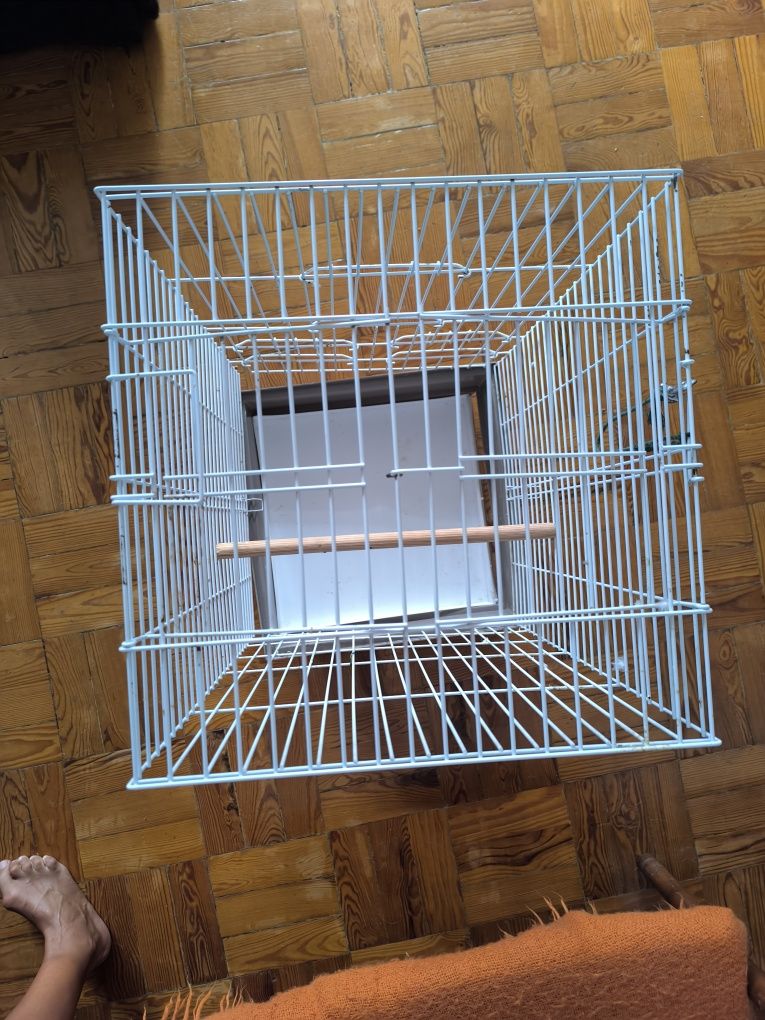 Gaiola branca para papagaios ou caturra