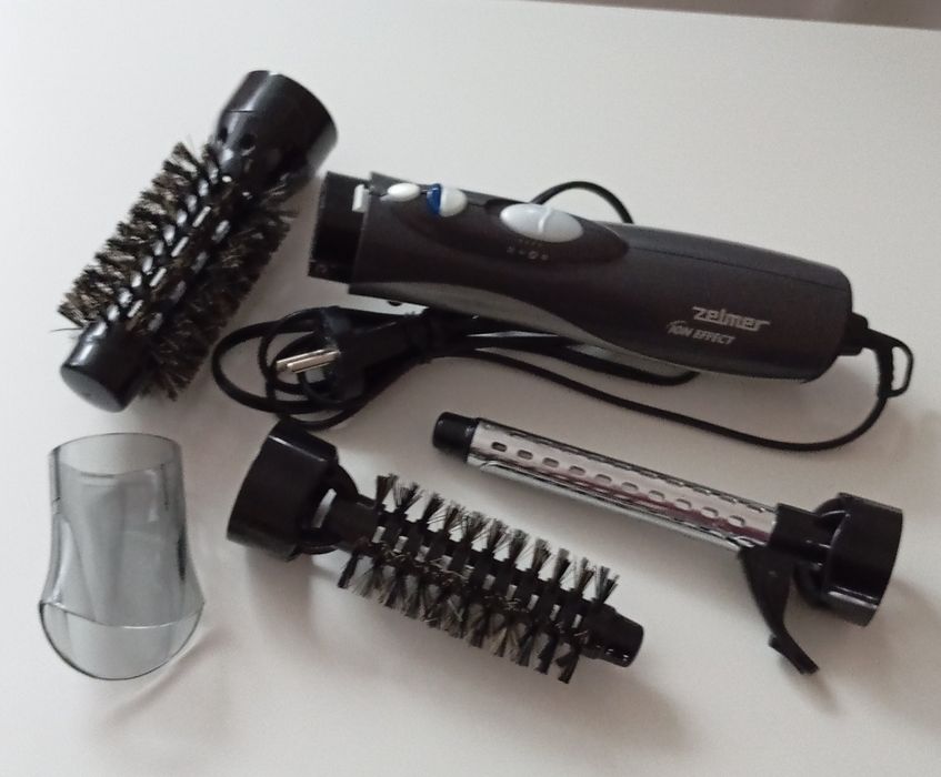 Suszarka z lokówką i szczotkami