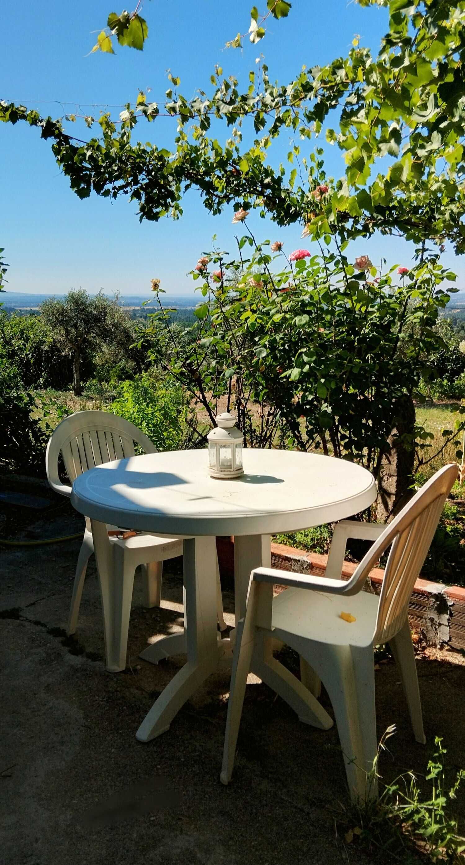 Moradia com jardim e vista deslumbrante
