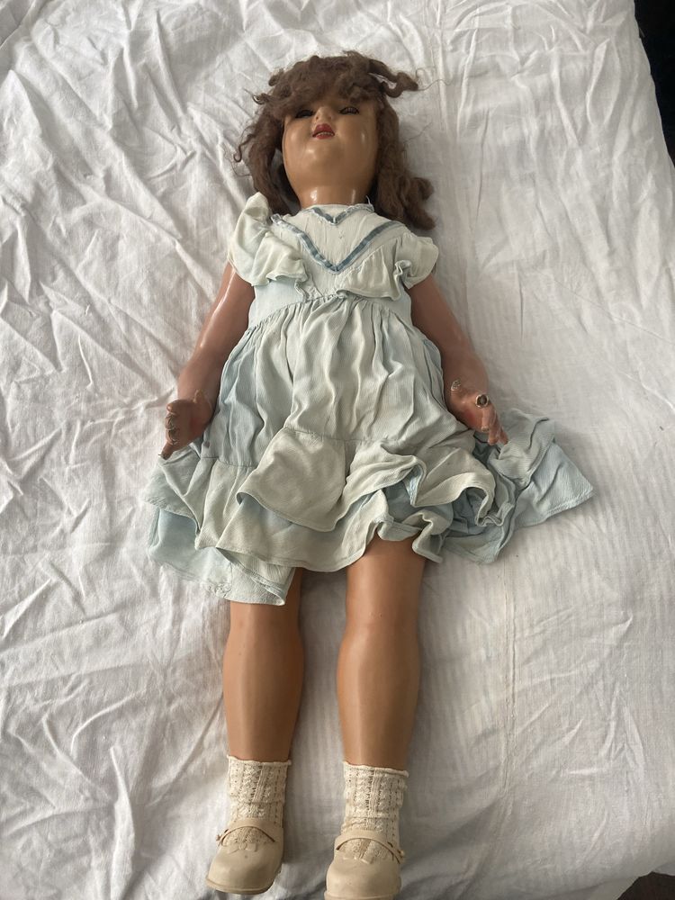 Boneca porcelana desgastada