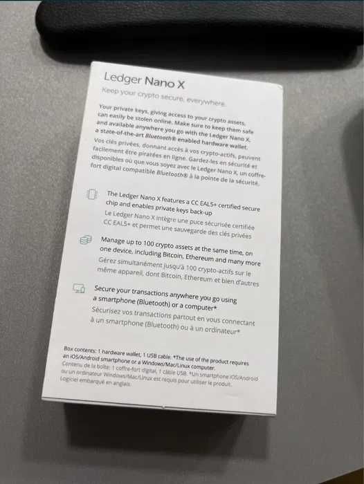 Холодный кошелек Ledger Nano X для хранения криптовалюты.