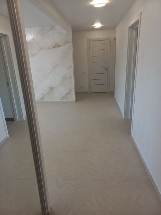 Продам 3-х кімн.-студіо в р-ні стомат.полікл.