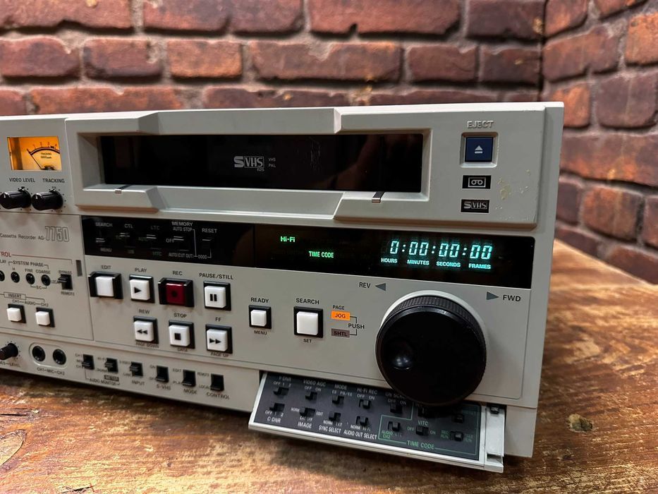 Odtwarzacz VHS studyjny magnetowid Panasonic AG-7750