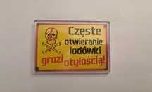Śmieszny magnes na lodówkę.