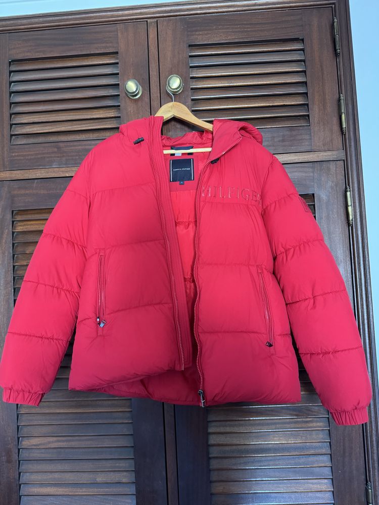 Vendo casaco Tommy Hilfiger vermelho