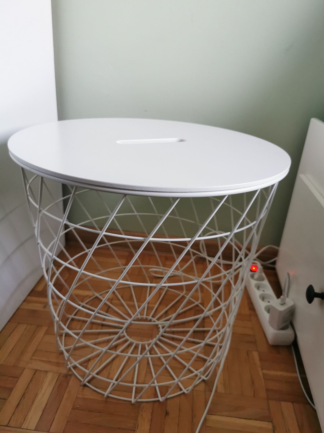 Stoliczek Ikea z funkcją przechowywania