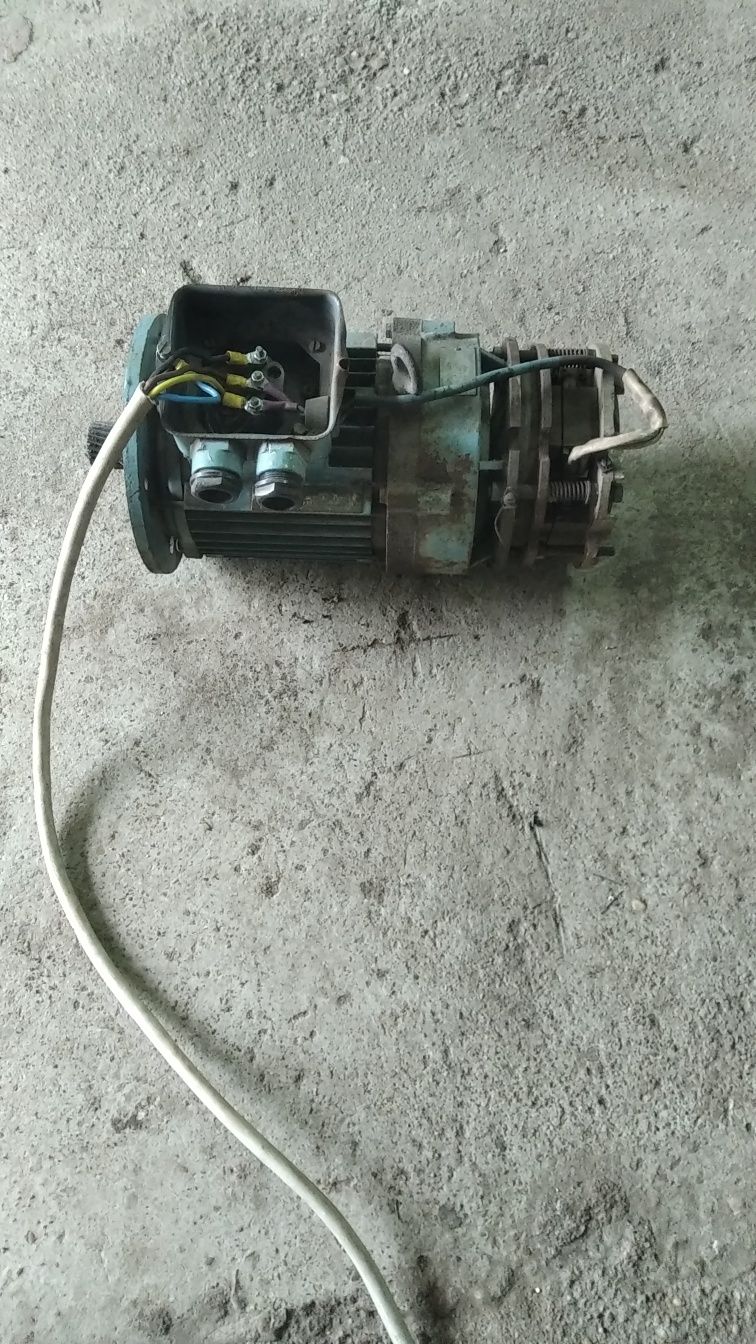 Silnik elektryczny SKF 90 S6