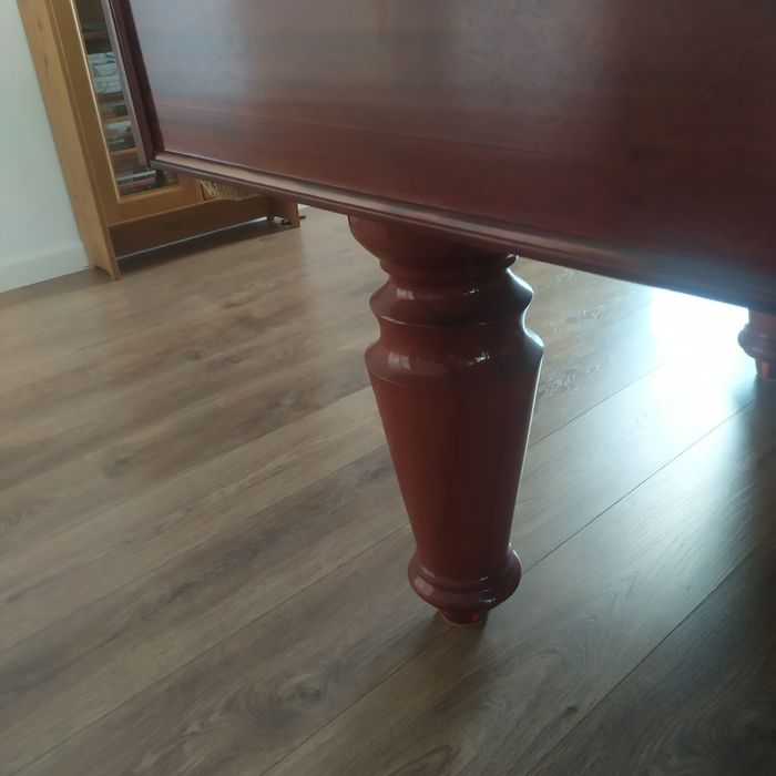 Mesa de snooker em estado de novo