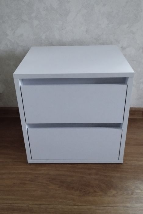 Тумбочка приліжкова.