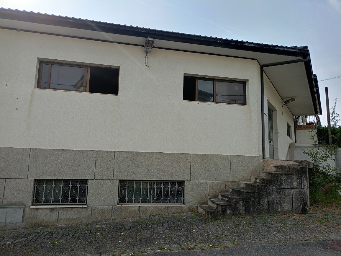 Andar Moradia T4 para acabamento!