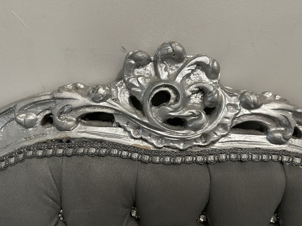 Sofa kanapa w stylu ludwikowskim szara srebrna po renowacji Wroclaw