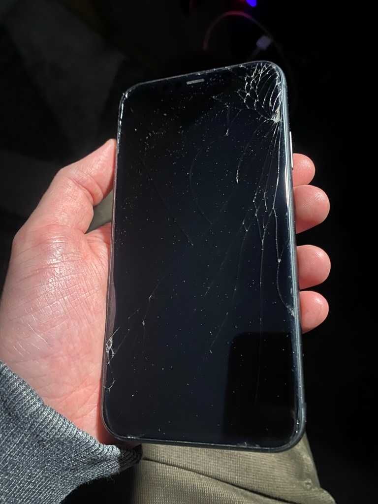 Ekran Wyświetlacz iPhone 11 oryginalny zbitka