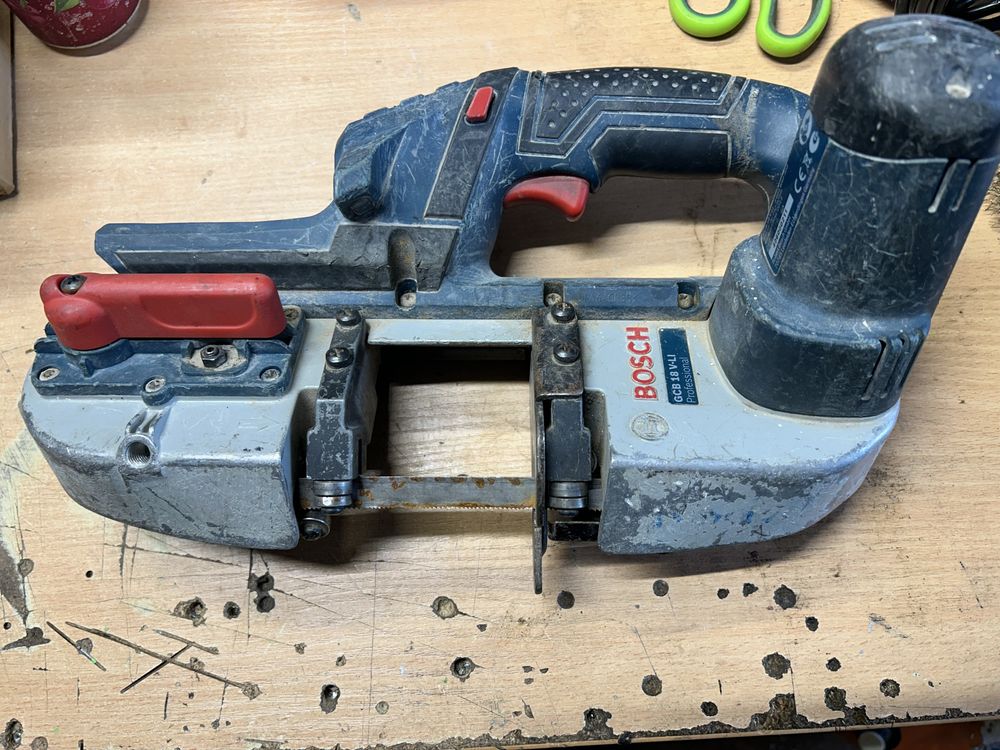 Bosch GCB 18V-li piła taśmowa
