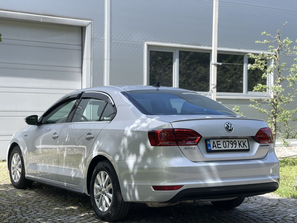 VW Jetta Hybrid 2013 Не крашена