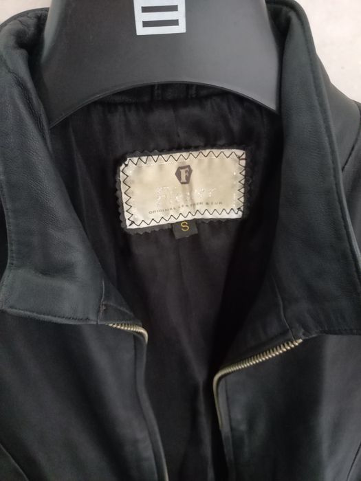 Продам жіночу шкіряну куртку в Дніпрі