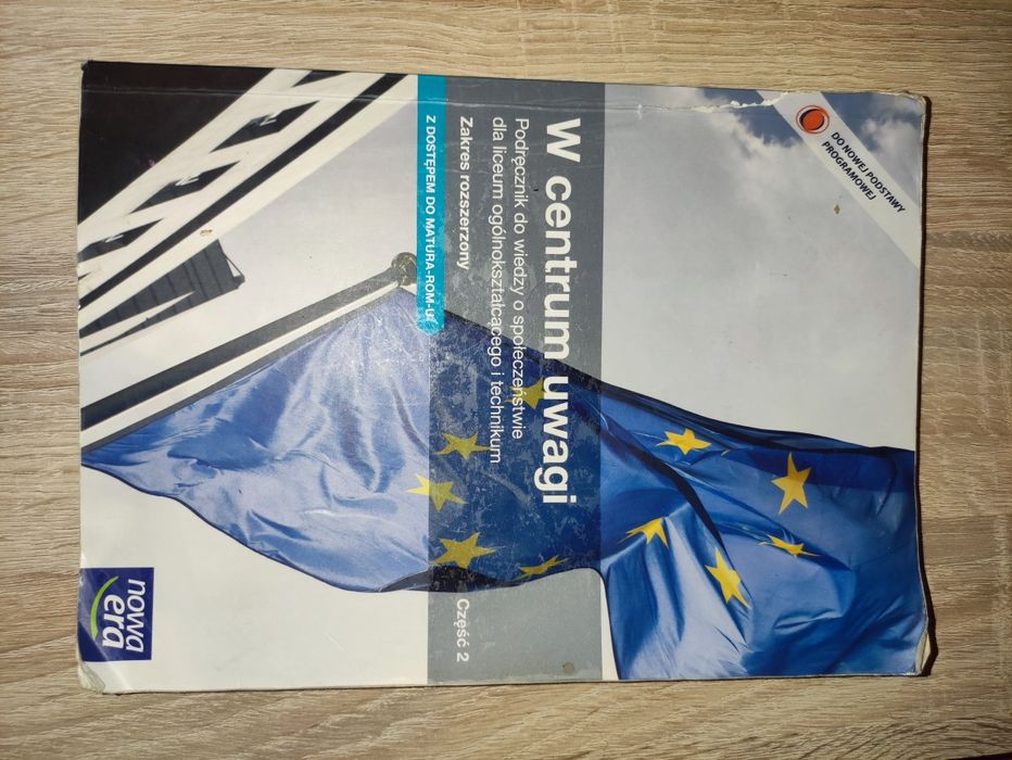 Książka W centrum uwagi podręcznik do wiedzy o społeczeństwie