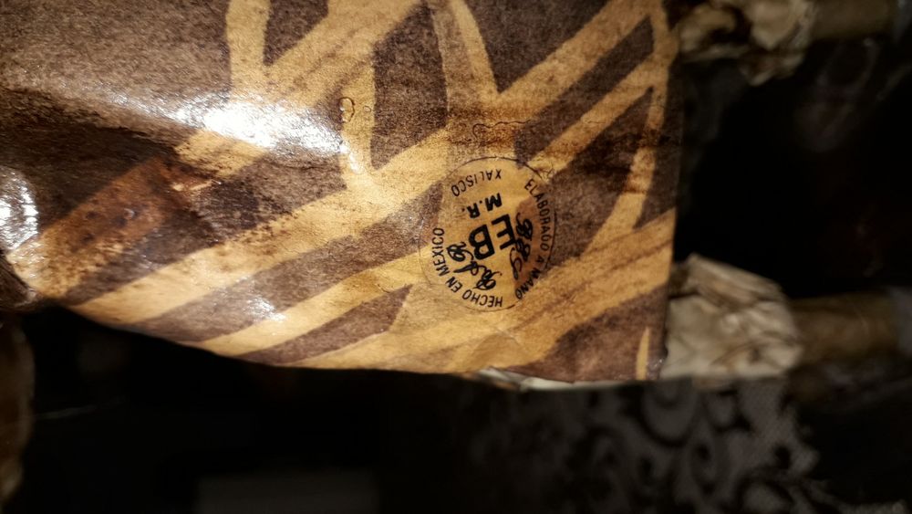 Vendedor de fruta em papel mache feito à mão no Mexico