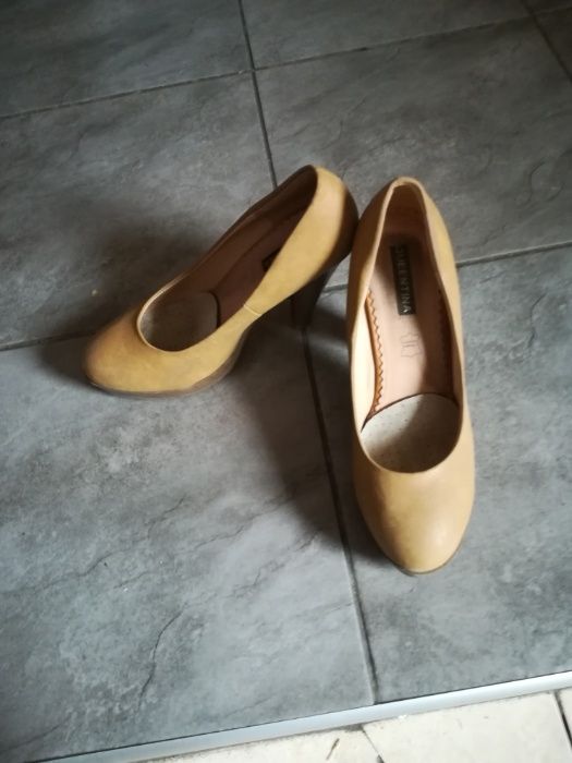 Buty na obcasie rozm 40