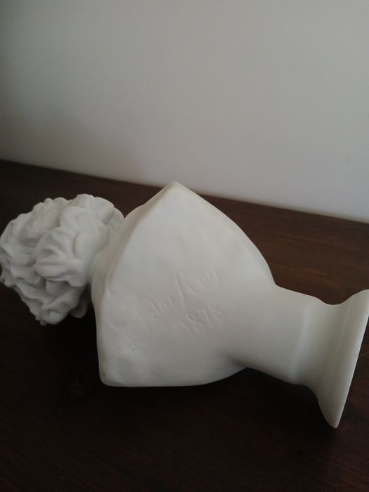 Busto Flor Agreste Vista Alegre como Novo