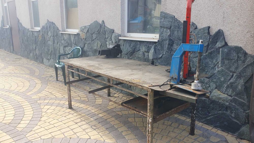 Стол рабочий металлический