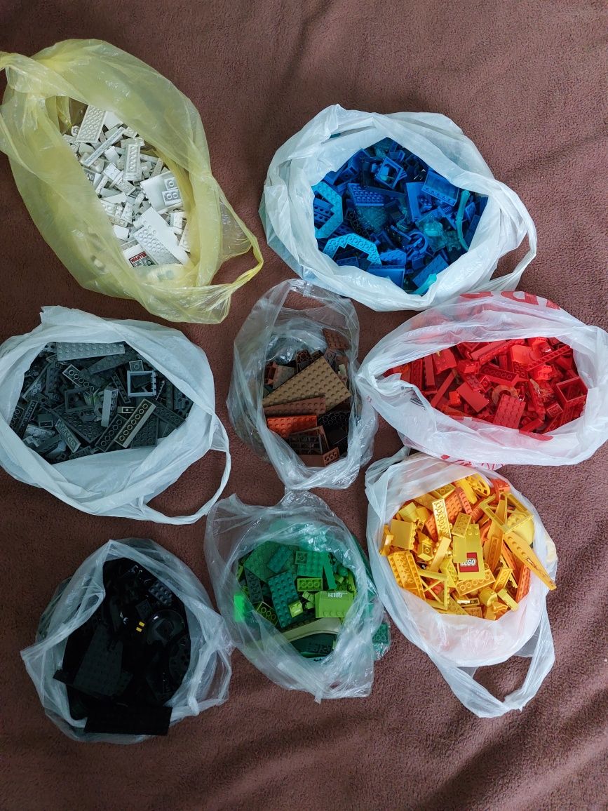 Posortowane Klocki lego kolorami 3.4kg