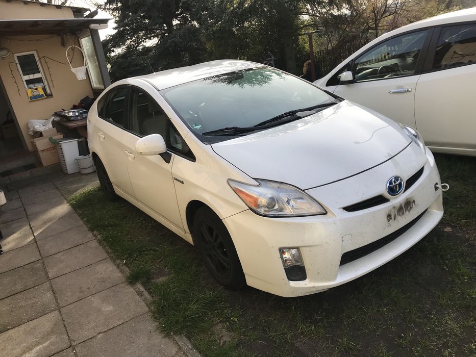 Cały na czesci Toyota prius III kod lakieru  070