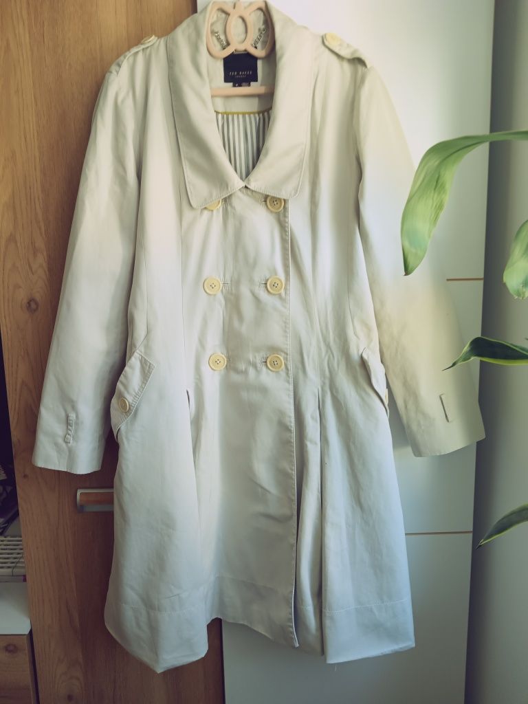 Markowy płaszcz trench TED BAKER  beżowy nude elegancki midi z paskiem