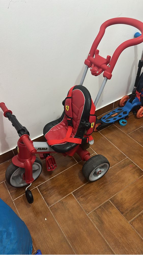 Triciclo Ferrari