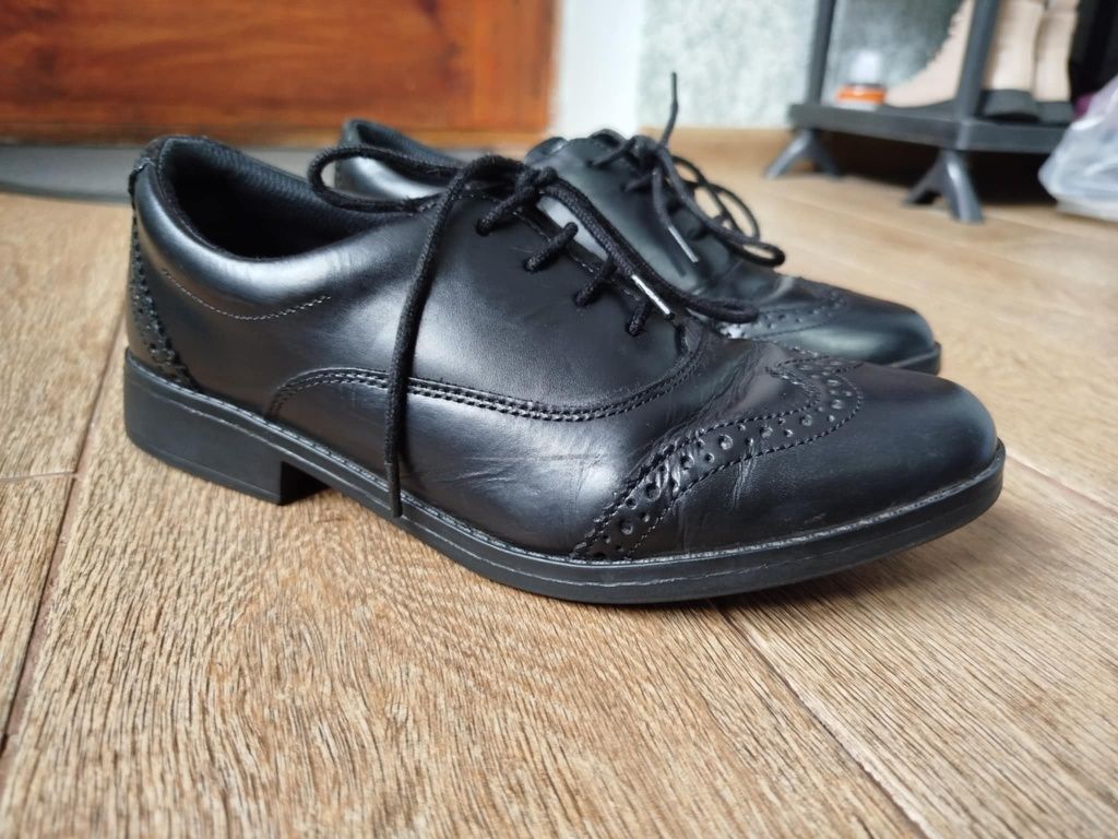 Шкіряні туфлі оксфорди Clarks