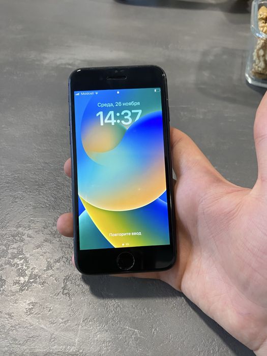 iPhone 8 64GB у відмінному стані