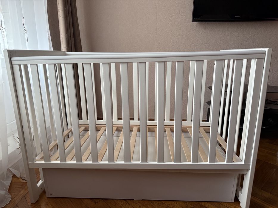 Дитяче ліжко кроватка Верес з маятником та шухлядою+матрац