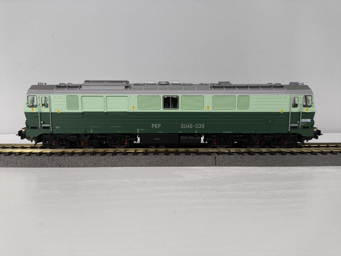 Lokomotywa spalinowa SU46 039 Piko PKP Analog H0
