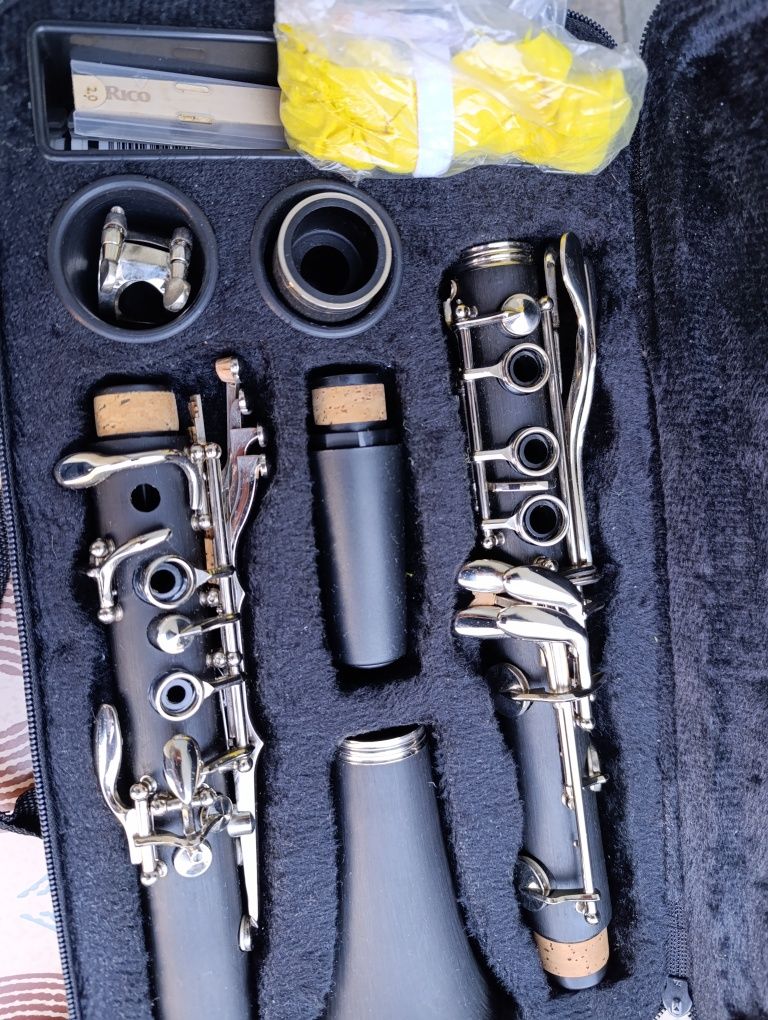 Vendo clarinete com muito pouco uso
