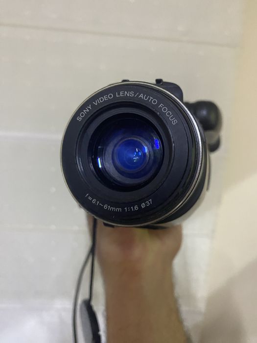 Видеокамера Sony CCD-FX270E
