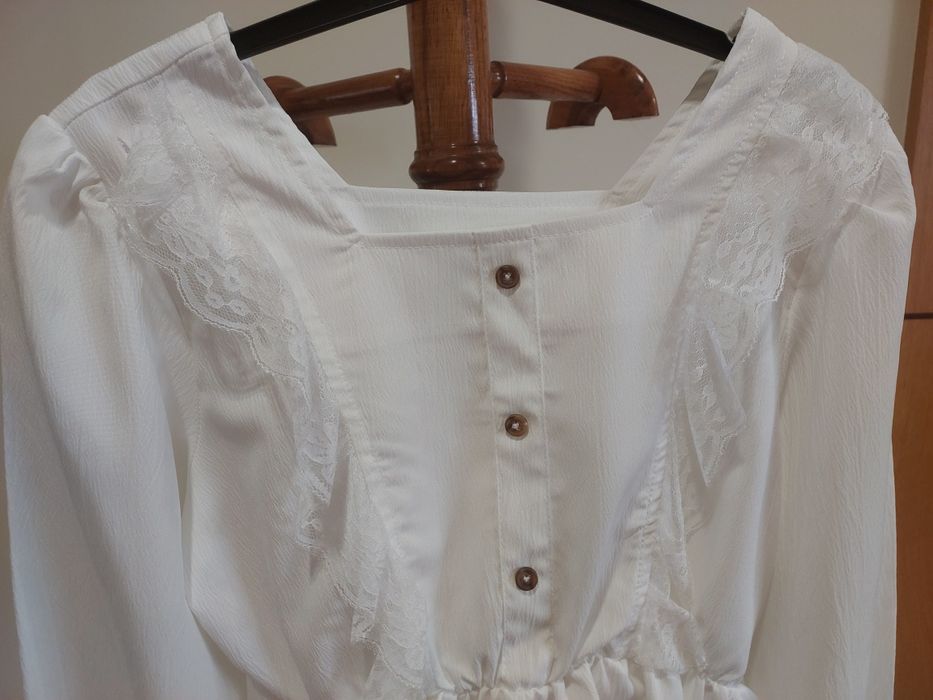 Blusa Folhos e Renda, 10A