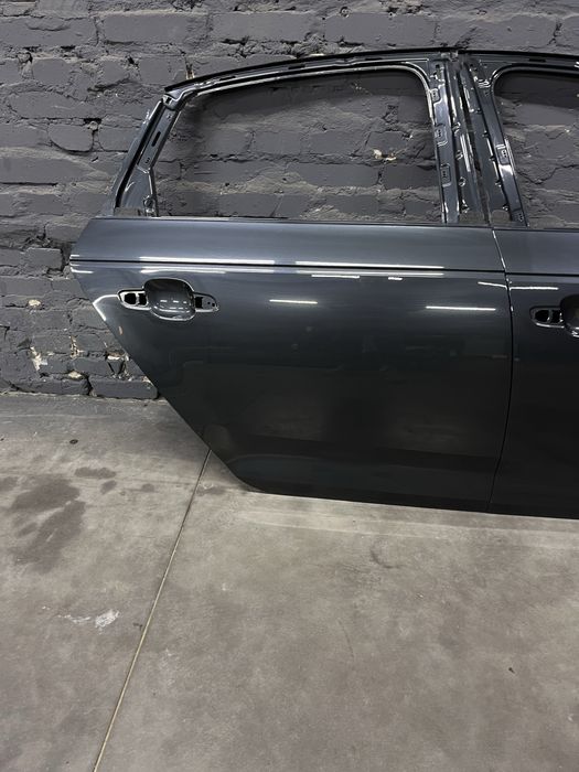 Двері передні праві задні праві audi A4 B9 16-19 рок LX7L X7L й інші