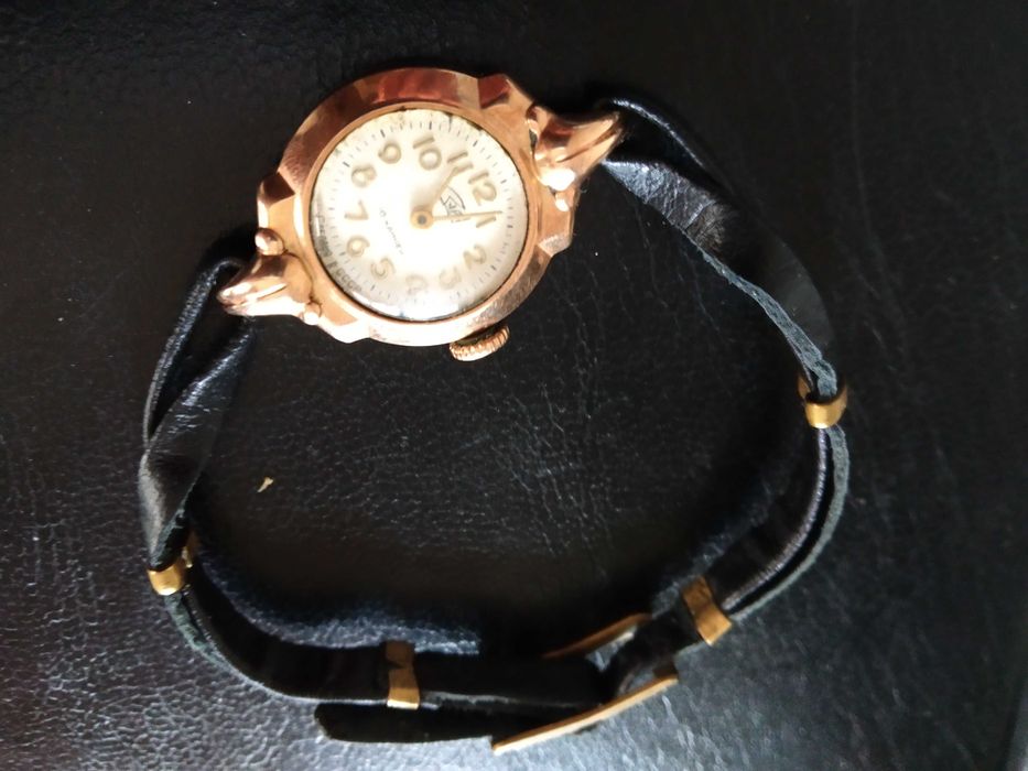 Очень красивые и стильные Золотые женские часы СССР "Заря",
раритет