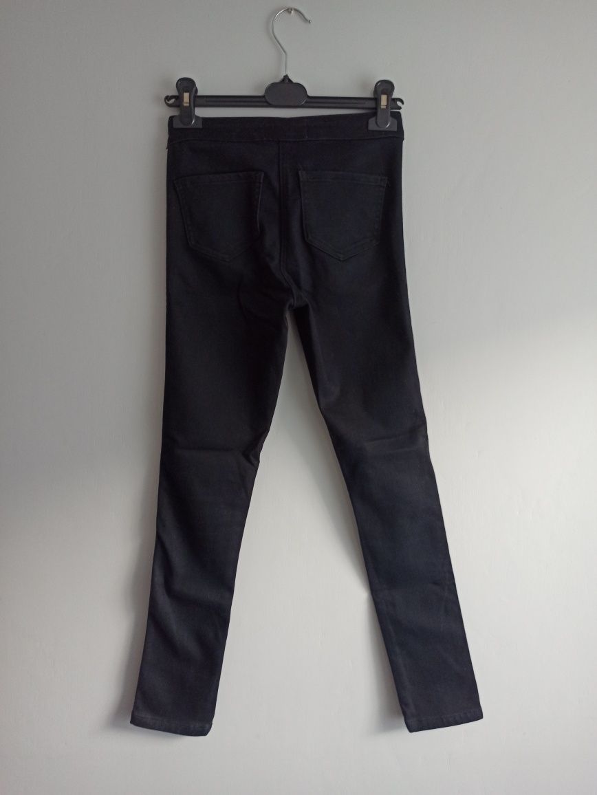 Czarne spodnie jeansowe New Look 146cm