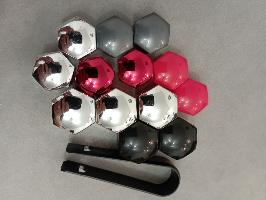 Korki Zaślepki Kapturki na śruby kół kolorowe 17 rozmiar